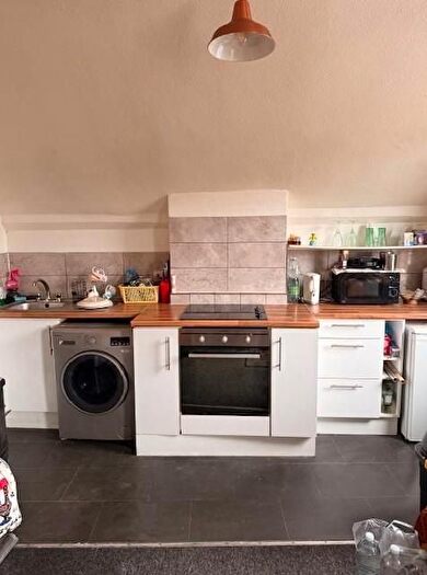 1 Bedroom Flat To Rent In London Road, SW17
