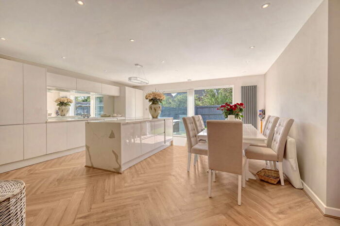 4 Bedroom Town House For Sale In School Avenue, Dunton Fields, Laindon, SS15
