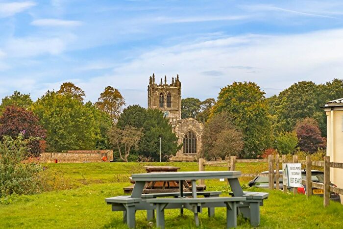 2 Bedroom Flat For Sale In Commercial Street, Tadcaster, LS24