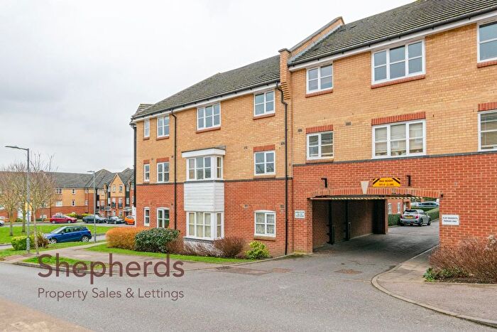 2 Bedroom Flat For Sale In Plomer Avenue, Hoddesdon, EN11