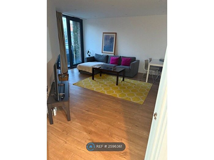 2 Bedroom Flat To Rent In James Smith Court, Dartford, DA1