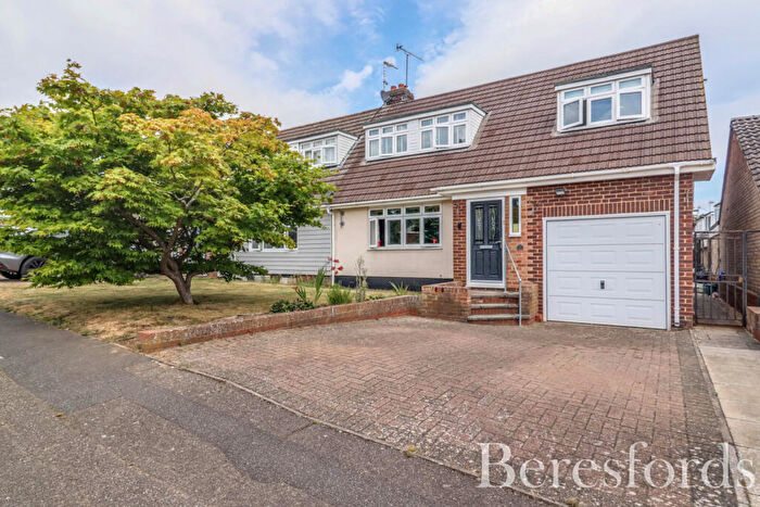 3 Bedroom Semi-Detached House For Sale In Barryfields, Shalford, CM7