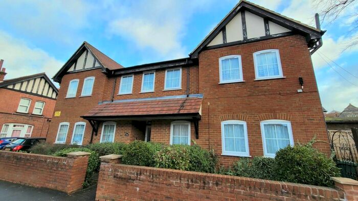 2 Bedroom Flat To Rent In Harwoods Road, Watford WD18