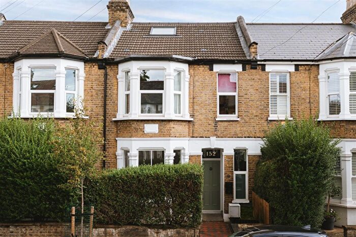 2 Bedroom Flat For Sale In Albert Road, Leyton, E10