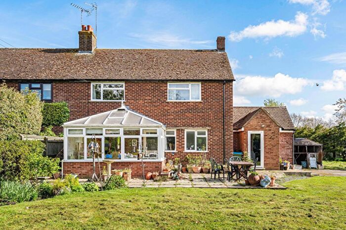 3 Bedroom Semi-Detached House For Sale In Aylesbury, Buckinghamshire, HP18