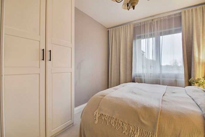 2 Bedroom Flat For Sale In Great North Road, Welwyn Garden City, AL8
