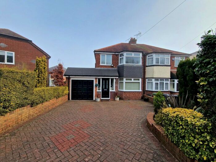 3 Bedroom Semi-Detached House To Rent In Gunner Lane, Rubery, Rednal, Birmingham, B45