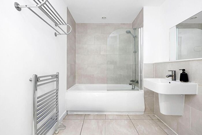 2 Bedroom Flat For Sale In Dance Square, Clerkenwell, EC1V