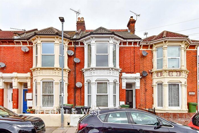 2 Bedroom Flat For Sale In North End Avenue, Portsmouth, Hampshire, PO2