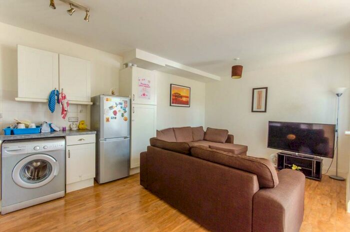 2 Bedroom Flat To Rent In Queen Street, , Tottenham, London, N17