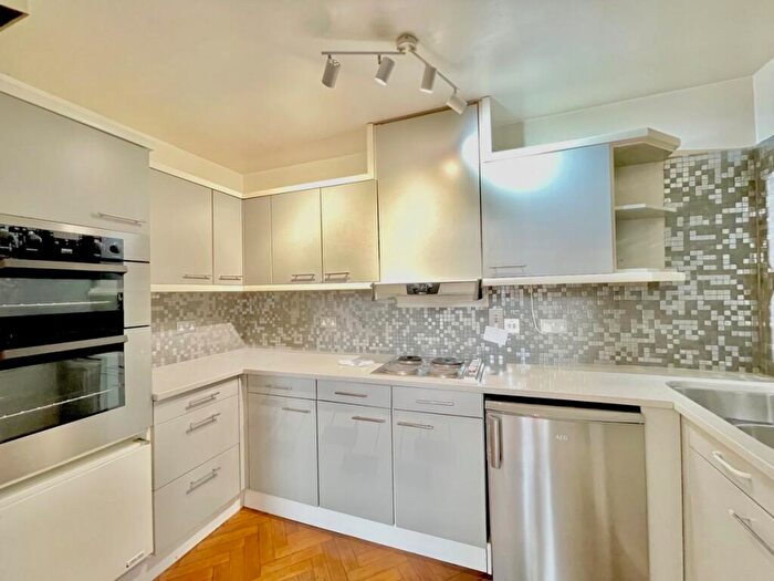 2 Bedroom Flat To Rent In Corrib Court, Palmers Green, N13
