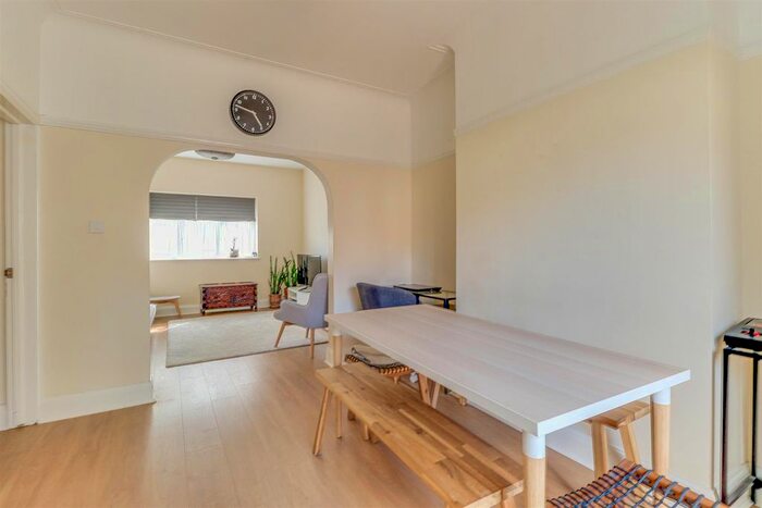 3 Bedroom End Terrace House For Sale In St. Benets Road, Southend-On-Sea, SS2