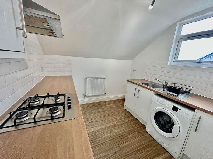 1 Bedroom Flat To Rent In Balmoral Road, Gillingham, ME7