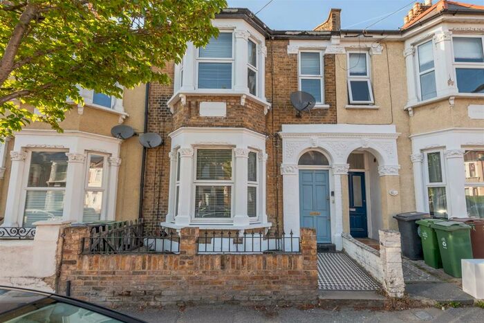 2 Bedroom Apartment To Rent In First Avenue, Walthamstow, E17