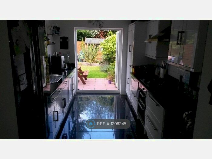 3 Bedroom End Of Terrace House To Rent In Sunnydene Road, Purley CR8