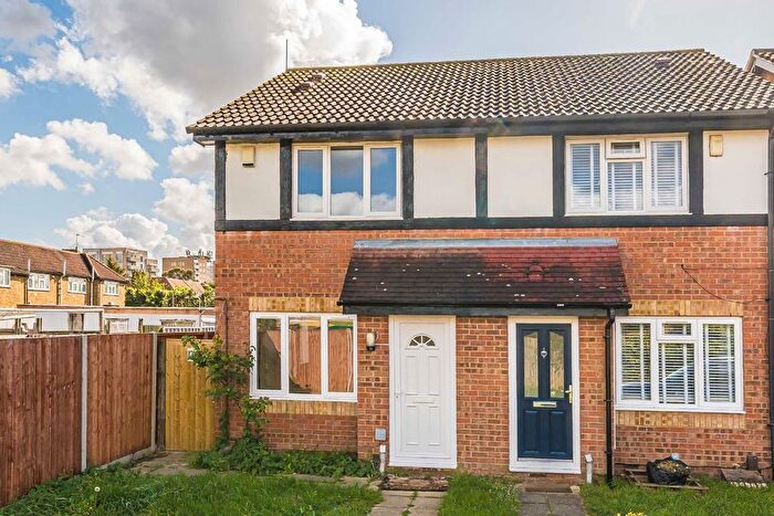 2 Bedroom Property To Rent In Churchill Close, Feltham, TW14