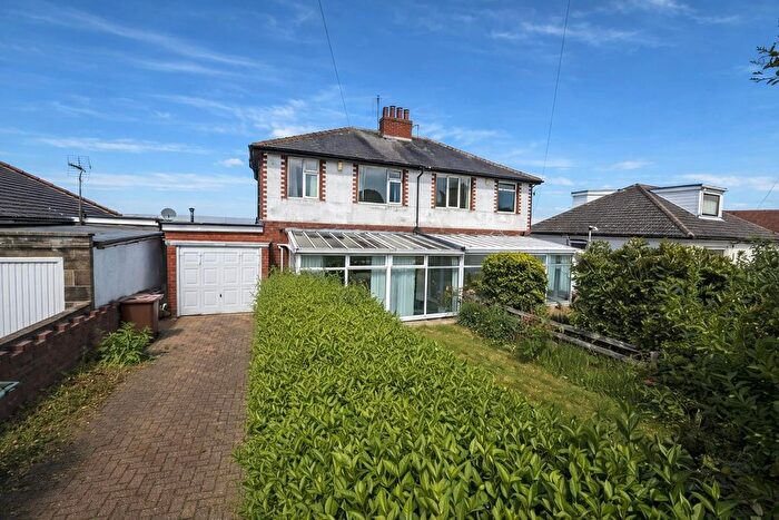 3 Bedroom Semi-Detached House For Sale In Westfield Lane, Idle, Bradford, BD10