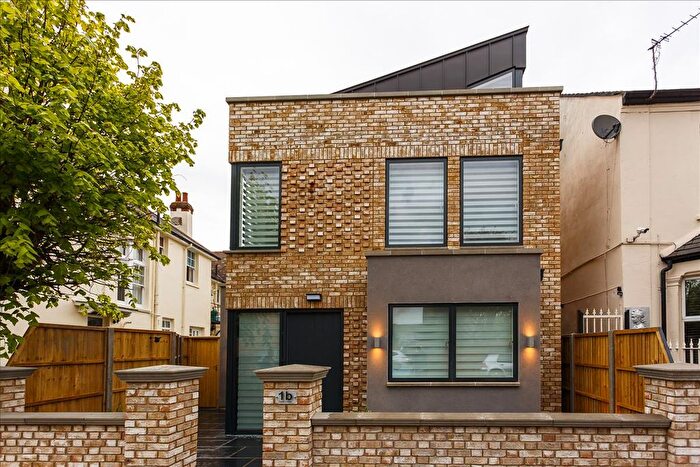 3 Bedroom Detached House To Rent In Elthorne Avenue, Hanwell, London, W7