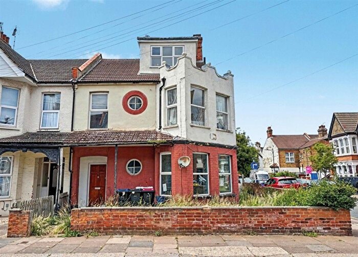 5 Bedroom End Terrace House For Sale In Cranley Road, Westcliff-On-Sea, SS0