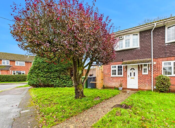 3 Bedroom End Of Terrace House For Sale In Five Acres Close, Lindford, Bordon, Hampshire, GU35