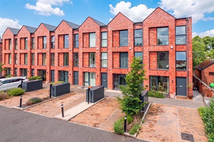 4 Bedroom Town House For Sale In Bridgewater Road, Altrincham, WA14