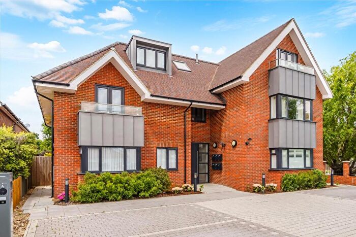 2 Bedroom Flat For Sale In Ruxley Lane, West Ewell, KT19