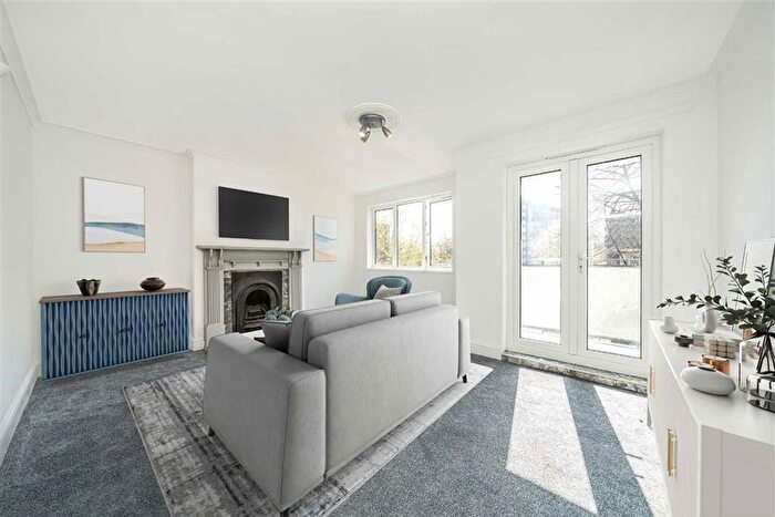 3 Bedroom Flat For Sale In Shaftesbury Street, Shoreditch, N1