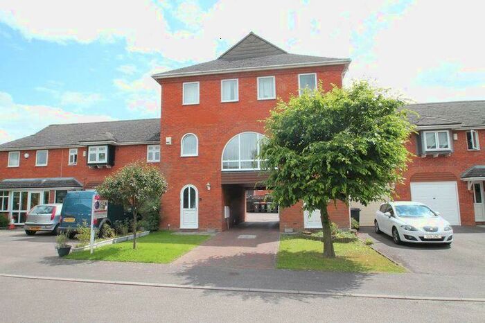 2 Bedroom Flat To Rent In Wallace Mews, Eaton Bray, Bedfordshire, LU6
