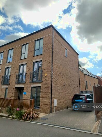 3 Bedroom Semi-Detached House To Rent In Dickens Drive, Coulsdon, CR5