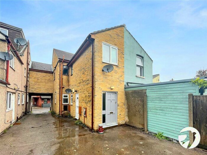 2 Bedroom Flat To Rent In Gillingham Road, Gillingham, Kent, ME7