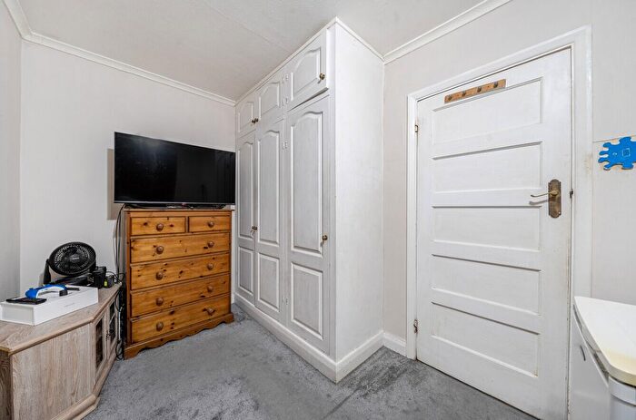 2 Bedroom Bungalow For Sale In Brookfields Avenue, Mitcham, CR4