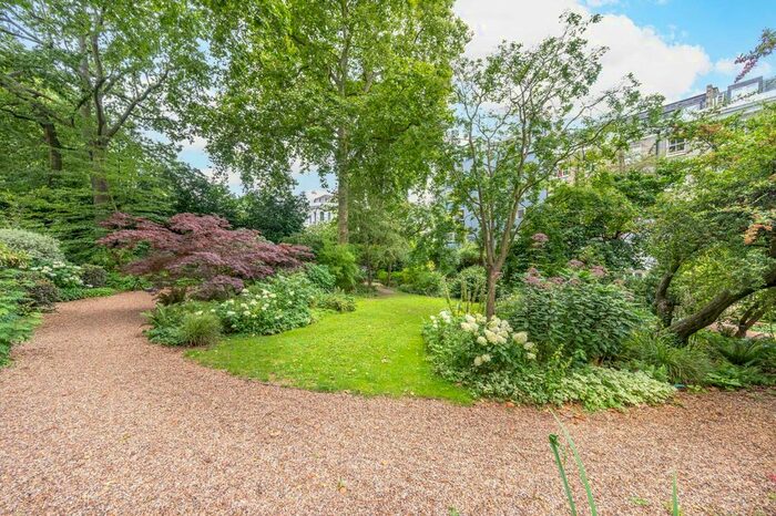 2 Bedroom Flat To Rent In Arundel Gardens, Notting Hill, London, W11