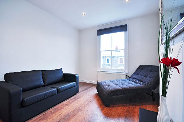 2 Bedroom Flat To Rent In Oakley Road, London, N1