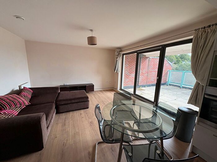 2 Bedroom Flat To Rent In Derby Road, Nottingham, NG7