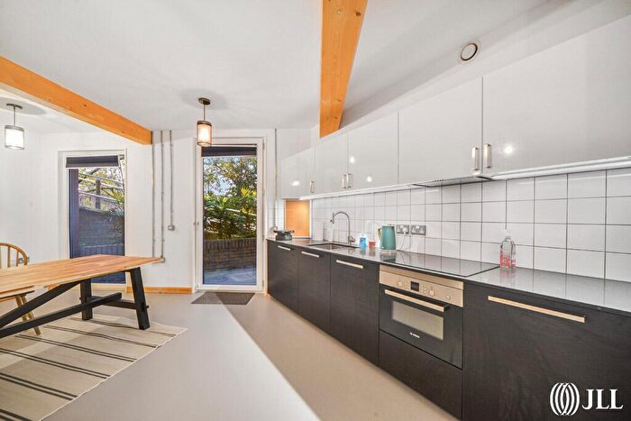 2 Bedroom Flat To Rent In Blaker Road London, E15