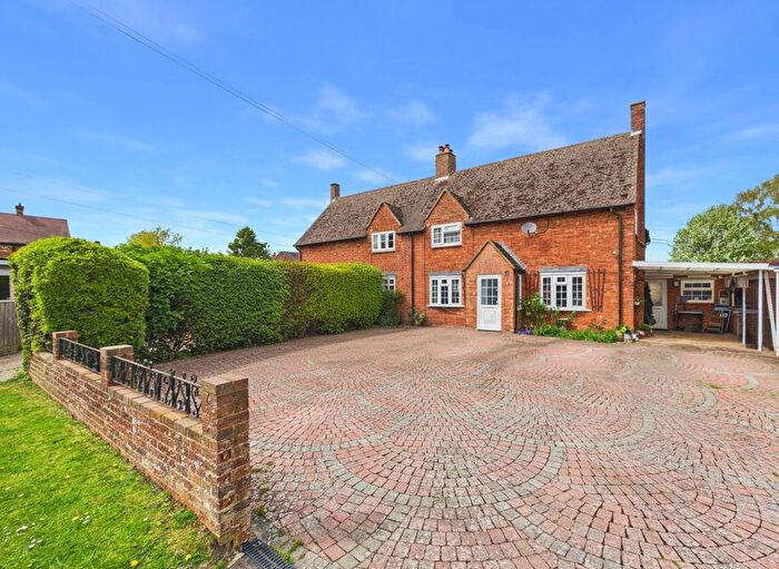 4 Bedroom Semi Detached House For Sale In Icknield Close, Kingston Blount, Chinnor, Oxfordshire, OX39