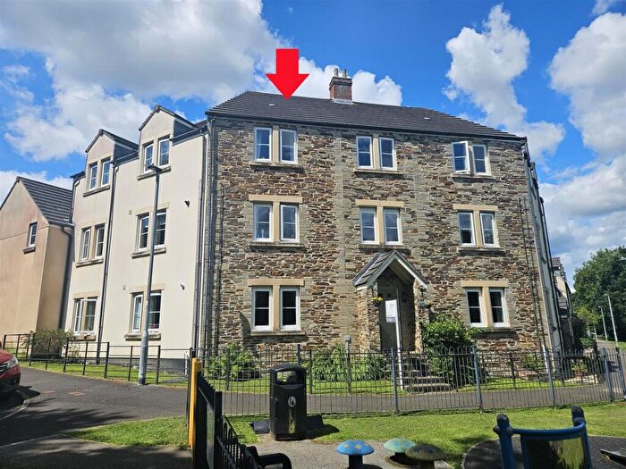 2 Bedroom Flat For Sale In Goldfinch Gardens, Whitchurch, PL19