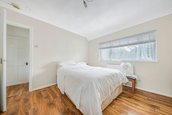 2 Bedroom Semi-Detached House For Sale In Kingsground, Eltham, London, SE9