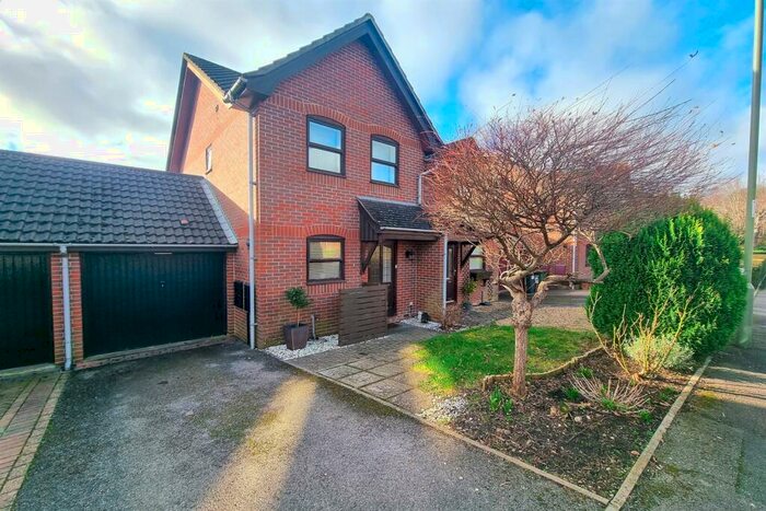 2 Bedroom Semi-Detached House To Rent In South Millers Dale, SO53