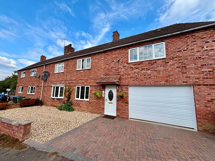 4 Bedroom Semi-Detached House To Rent In Park Piece, Kineton, Warwick, CV35