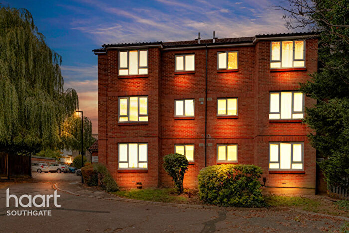 2 Bedroom Flat For Sale In Badgers Close, Enfield, EN2