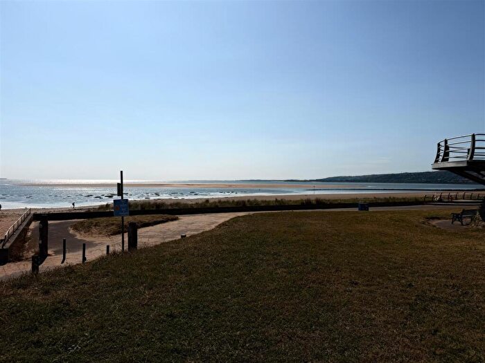 2 Bedroom Apartment For Sale In Pentre Doc Y Gogledd, Llanelli, SA15