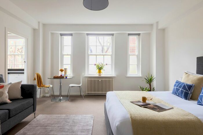 Studio To Rent In Dolphin Square, London, SW1V