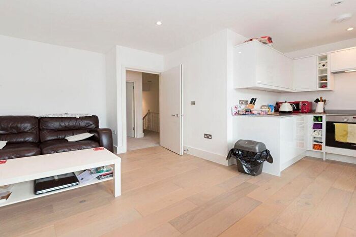 2 Bedroom Flat To Rent In Roxborough Road, Harrow On The Hill, HA1