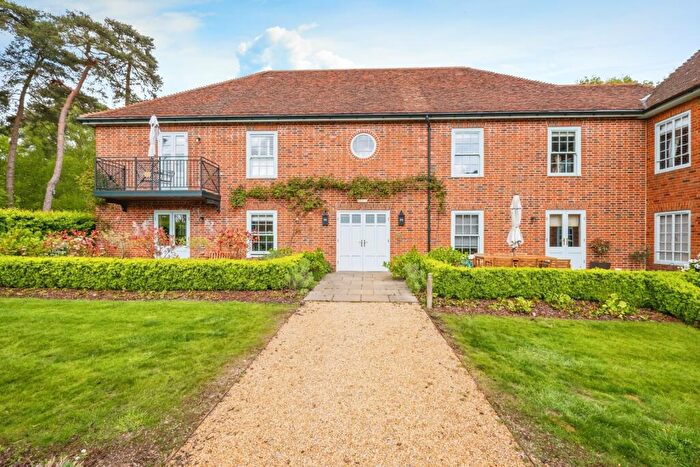 2 Bedroom Flat For Sale In Adams Walk, Midhurst, West Sussex, GU29
