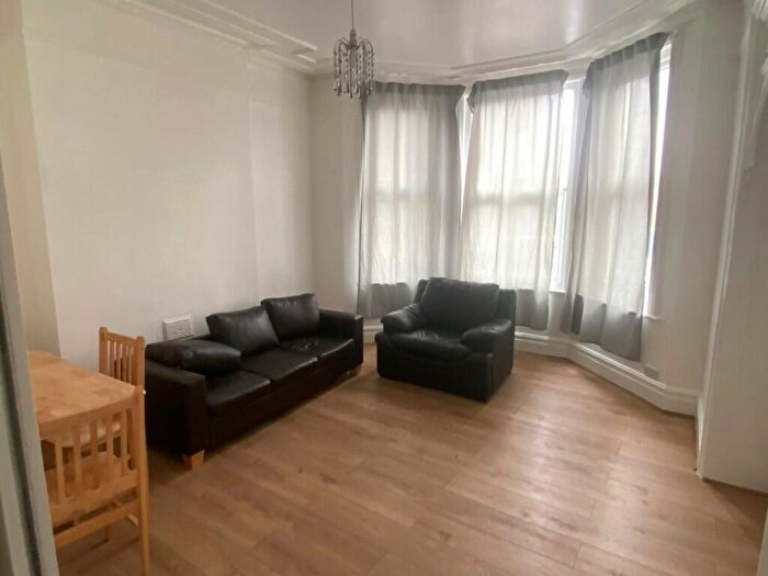 3 Bedroom Flat To Rent In Leghorn Road, London, NW10