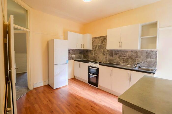 2 Bedroom Flat To Rent In Ronald Park Avenue, Westcliff-On-Sea, SS0