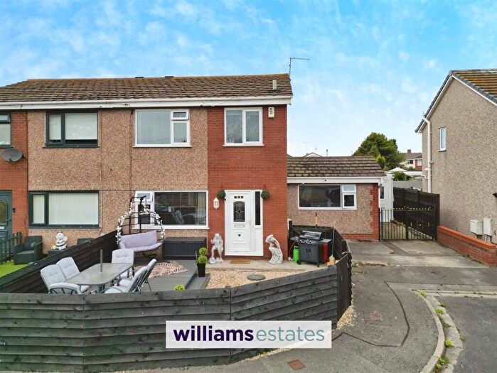 3 Bedroom Semi-Detached House For Sale In Victoria Road, Prestatyn, LL19
