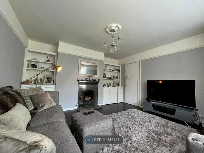 3 Bedroom Terraced House To Rent In Norcot Road, Tilehurst, Reading, RG30