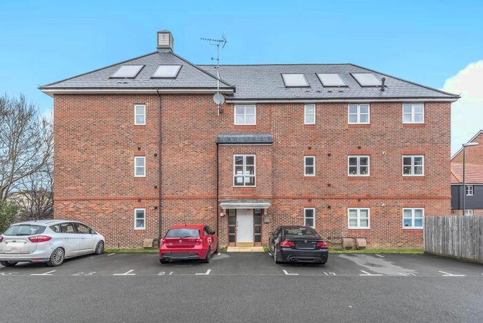 2 Bedroom Flat To Rent In Prothero Close, Aylesbury, HP21